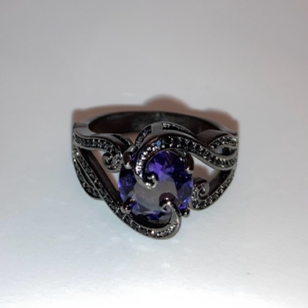 STUNNING Disney Ursula villains inspired sterling silver, black, amethyst ring